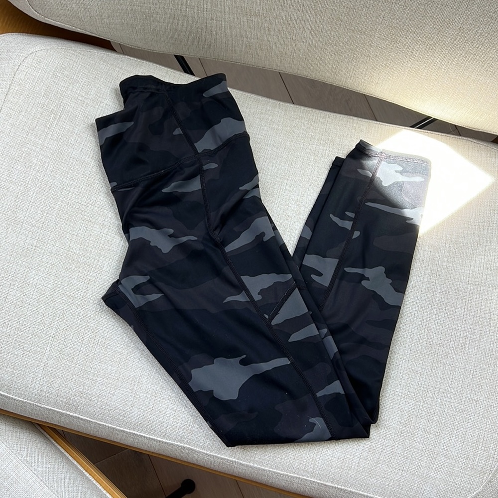 Athlete contender camo in black 7/8